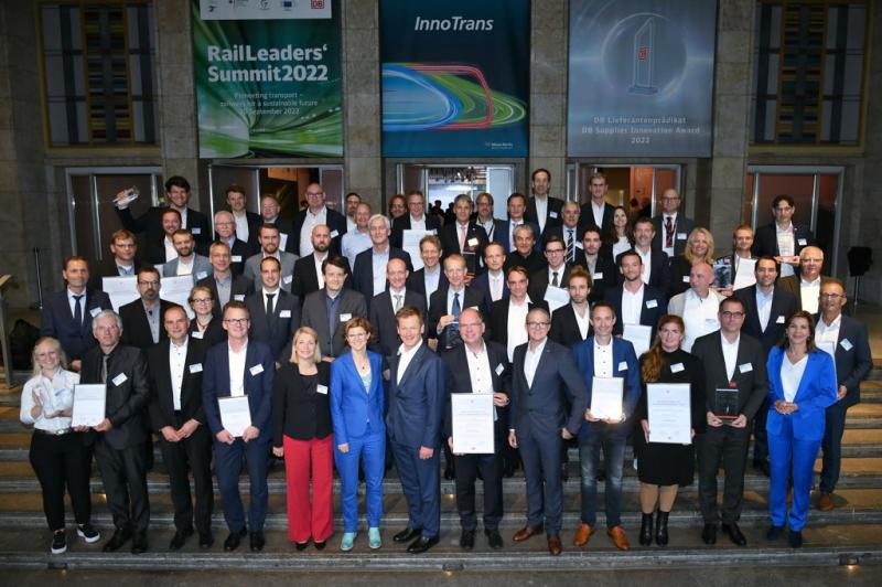 Foto aller Nominierten und Preisträger DB Innovation Award 2022